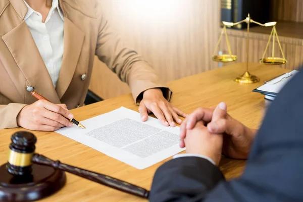 How Personal Injury Attorneys Build Strong Cases for Injury Victims